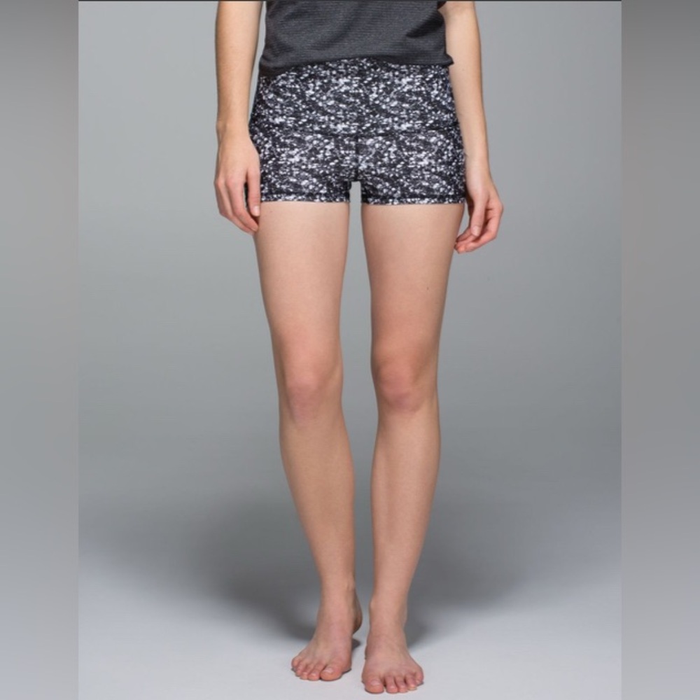 EUC 🍋 Lululemon Shine Short (Roll Down)